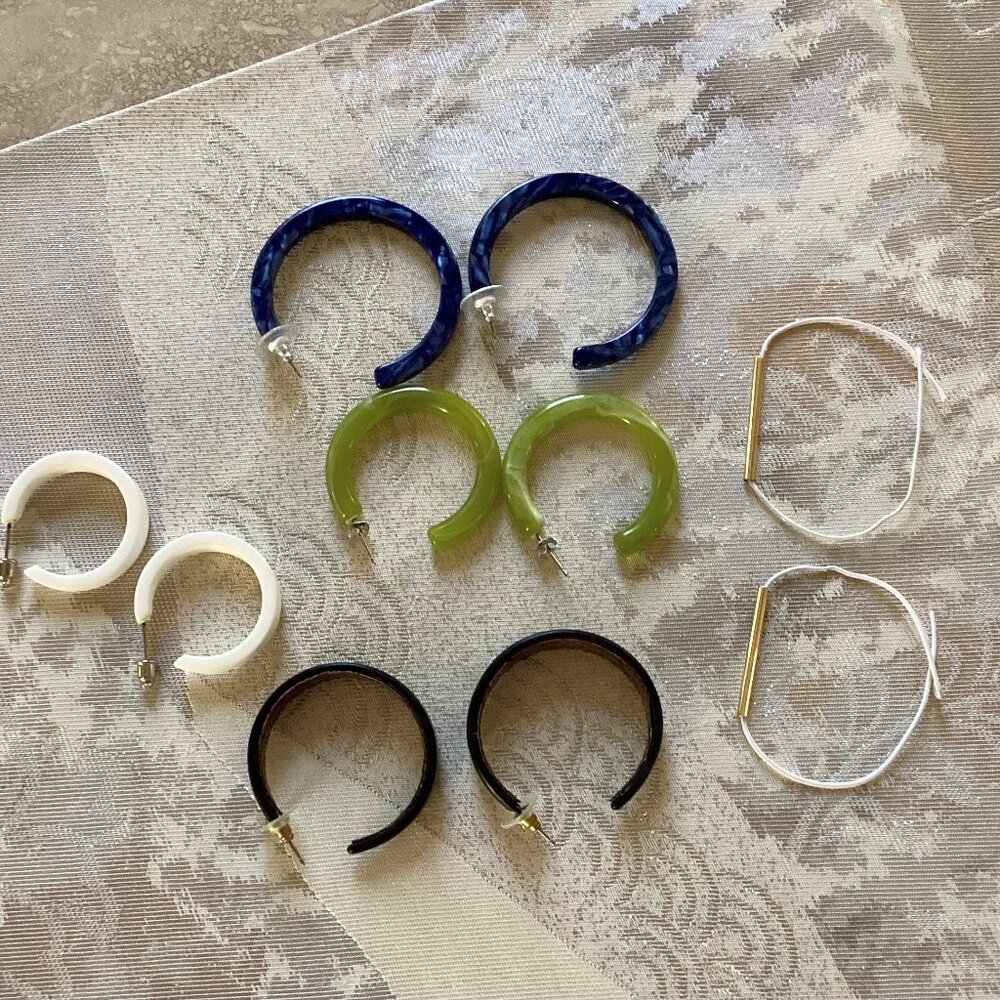 Five (5) pairs of earrings, 1 and 2 inch hoops